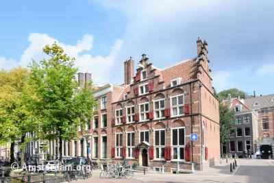 Oudezijds Voorburgwal 249, Drie trapgevels, Amsterdam