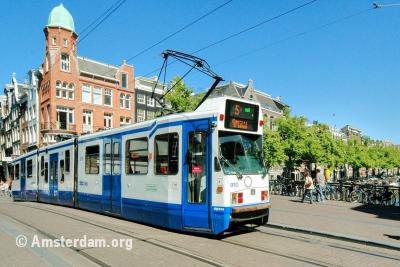 Tram op de grachten van Amsterdam