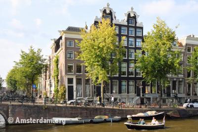 Klokgeveltweeling, Singel 104, Amsterdam
