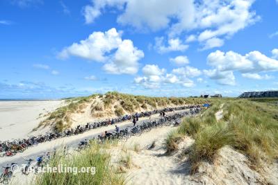 Strandopgang met fietsen, Terschelling