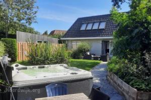 Holiday Home de witte raaf with garden and hottub - 1