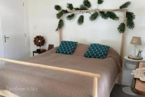 Queens Romantic Beachhouse - 1