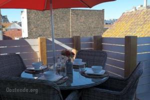 THE ROOFTOP a trendy new with airconditioning, large terrace & free parking - 1