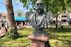 Borstbeeld van dr. Mezger (November 2025) - #1